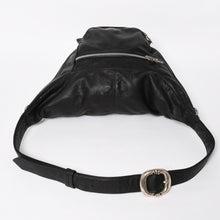 Load image into Gallery viewer, CHROME HEARTS クロムハーツ スナットバッグ XL ダガー ガンスリンガー レザーボディバッグ ウエストバッグ シルバー925 美品 中古 4a004646
