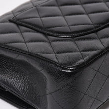 Load image into Gallery viewer, 極美品 CHANEL シャネル マトラッセ25 Wフラップ Wチェーンショルダーバッグ22番台 ココマーク キャビアスキン ブラック 中古 4a004749