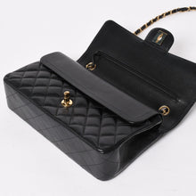 Load image into Gallery viewer, 極美品 CHANEL シャネル マトラッセ25 Wフラップ Wチェーンショルダーバッグ22番台 ココマーク キャビアスキン ブラック 中古 4a004749