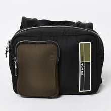 Load image into Gallery viewer, 極美品 PRADA プラダ TESSUTO POCKET ナイロン バックパック リュック ボディバッグ 2VZ044 ブラック カーキ ラバーロゴ テスートナイロン シルバー金具 中古 4a004772