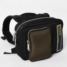 Load image into Gallery viewer, 極美品 PRADA プラダ TESSUTO POCKET ナイロン バックパック リュック ボディバッグ 2VZ044 ブラック カーキ ラバーロゴ テスートナイロン シルバー金具 中古 4a004772