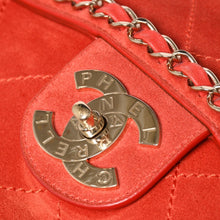 Load image into Gallery viewer, CHANEL シャネル × Pharrell Williams ファレル ウィリアムス マトラッセ XXL チェーンショルダーバッグ 27番台 ココマーク 美品 中古 4a004779CHANEL シャネル × Pharrell Williams ファレル ウィリアムス マトラッセ XXL チェーンショルダーバッグ 27番台 ココマーク 美品 中古 4a004779