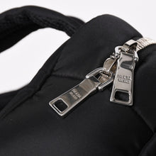 Load image into Gallery viewer, 極美品 PRADA プラダ TESSUTO POCKET ナイロン バックパック リュック ボディバッグ 2VZ044 ブラック カーキ ラバーロゴ テスートナイロン シルバー金具 中古 4a004772