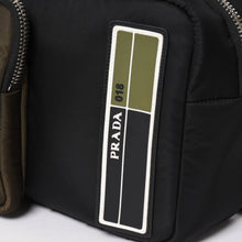 Load image into Gallery viewer, 極美品 PRADA プラダ TESSUTO POCKET ナイロン バックパック リュック ボディバッグ 2VZ044 ブラック カーキ ラバーロゴ テスートナイロン シルバー金具 中古 4a004772