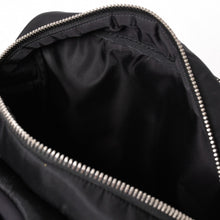 Load image into Gallery viewer, 極美品 PRADA プラダ TESSUTO POCKET ナイロン バックパック リュック ボディバッグ 2VZ044 ブラック カーキ ラバーロゴ テスートナイロン シルバー金具 中古 4a004772
