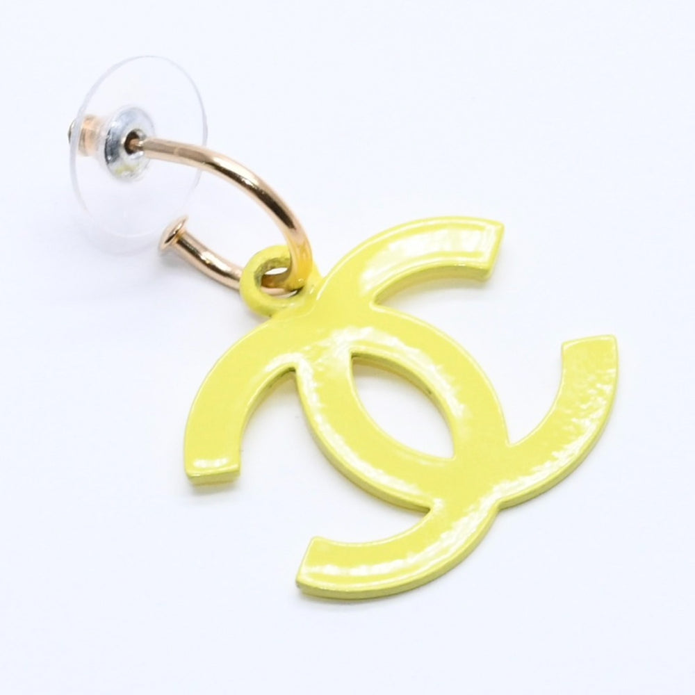 Very good condition CHANEL Coco mark earrings yellow Gold hardware 03S stamp Weight approx. 5.94g Used 4a004555