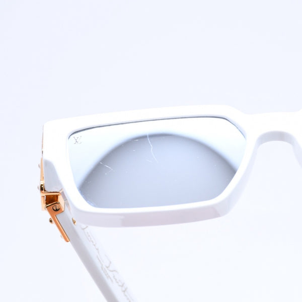LOUIS VUITTON ルイヴィトン サングラス 1.1 ミリオネア アイウェア Z1166E 9F1 サイズ58□17 145 ホワイト 美品 中古 4a004827