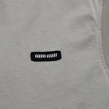 画像をギャラリービューアに読み込む, 極美品 MIU MIU ミュウミュウ ノースリーブ ジャージ Tシャツ MJE15 ワッペンロゴ カットソー フレンチスリーブ カーキ レディース XSサイズ 中古 4a004811