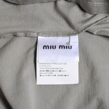 画像をギャラリービューアに読み込む, 極美品 MIU MIU ミュウミュウ ノースリーブ ジャージ Tシャツ MJE15 ワッペンロゴ カットソー フレンチスリーブ カーキ レディース XSサイズ 中古 4a004811