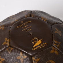 画像をギャラリービューアに読み込む, 極美品 LOUIS VUITTON ルイヴィトン モノグラム サッカーボール M99054 1998年 フランスワールドカップ記念限定品 3000個限定 中古 4a005320