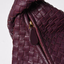 Load image into Gallery viewer, 極美品 BOTTEGA VENETA ボッテガヴェネタ イントレチャート ワンショルダーバッグ ワインレッド パープル 中古 4a005417