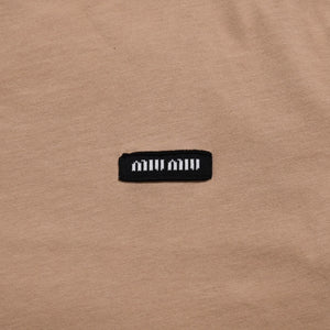 極美品 MIU MIU ミュウミュウ コットン ジャージーTシャツ MJE15 ワッペンロゴ カットソー 半袖Tシャツ カメオ ベージュ XSサイズ 中古 4a005008
