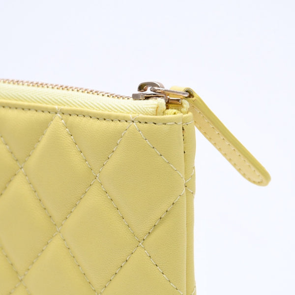 極美品 CHANEL シャネル ポーチ Coco Mark ココマーク イエロー ゴールド金具 23番台 ラムスキン 中古 4a004975