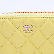 画像をギャラリービューアに読み込む, 極美品 CHANEL シャネル ポーチ Coco Mark ココマーク イエロー ゴールド金具 23番台 ラムスキン 中古 4a004975