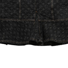 Load image into Gallery viewer, LOUIS VUITTON ルイヴィトン モノグラムデニム マーメイドスカート RW072W ブラック レースアップ 編み上げリボン ダブルメタルボタン フレアスカート Sサイズ ブロンズ金具 美品 中古 4a004814