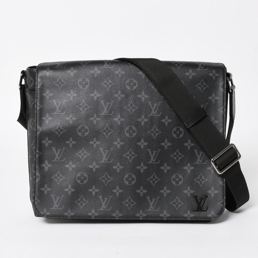 Very Good Condition LOUIS VUITTON District MM Monogram Eclipse M44001 Shoulder Bag Black Used 4a004841