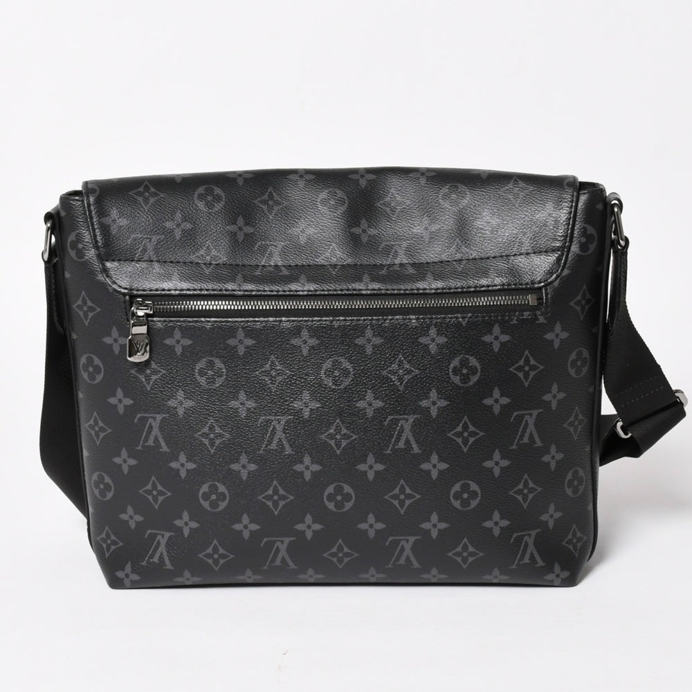 Very Good Condition LOUIS VUITTON District MM Monogram Eclipse M44001 Shoulder Bag Black Used 4a004841