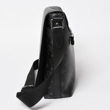 Load image into Gallery viewer, 極美品 LOUIS VUITTON ルイヴィトン ディストリクトMM モノグラムエクリプス M44001 ショルダーバッグ ブラック 中古 4a004841