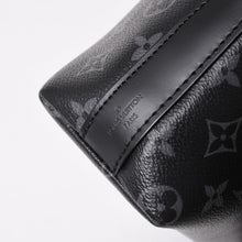 Load image into Gallery viewer, 極美品 LOUIS VUITTON ルイヴィトン ディストリクトMM モノグラムエクリプス M44001 ショルダーバッグ ブラック 中古 4a004841