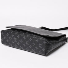 Load image into Gallery viewer, 極美品 LOUIS VUITTON ルイヴィトン ディストリクトMM モノグラムエクリプス M44001 ショルダーバッグ ブラック 中古 4a004841