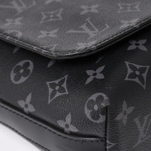 Load image into Gallery viewer, 極美品 LOUIS VUITTON ルイヴィトン ディストリクトMM モノグラムエクリプス M44001 ショルダーバッグ ブラック 中古 4a004841