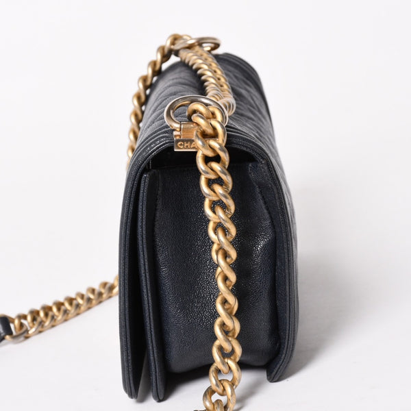 極美品 CHANEL シャネル ボーイシャネル チェーンショルダーバッグ A67086 27番台 キャビアアスキン ココマーク ネイビー ゴールド金具 中古 4a005902