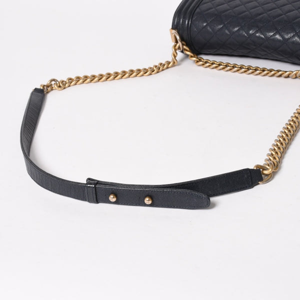 極美品 CHANEL シャネル ボーイシャネル チェーンショルダーバッグ A67086 27番台 キャビアアスキン ココマーク ネイビー ゴールド金具 中古 4a005902