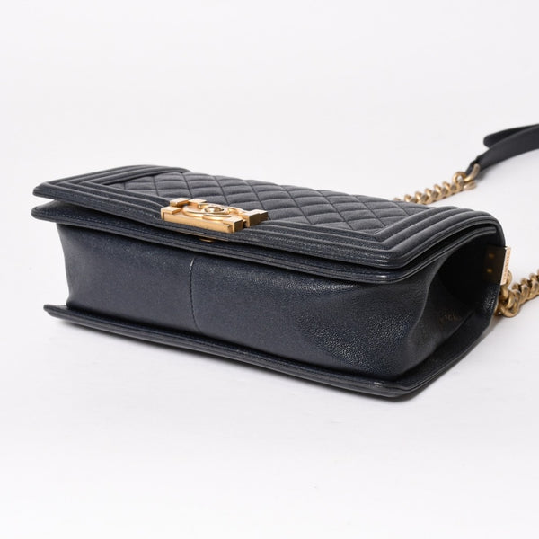 極美品 CHANEL シャネル ボーイシャネル チェーンショルダーバッグ A67086 27番台 キャビアアスキン ココマーク ネイビー ゴールド金具 中古 4a005902