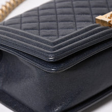 画像をギャラリービューアに読み込む, 極美品 CHANEL シャネル ボーイシャネル チェーンショルダーバッグ A67086 27番台 キャビアアスキン ココマーク ネイビー ゴールド金具 中古 4a005902