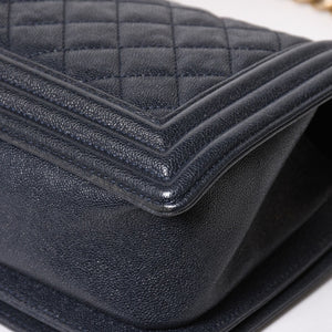 極美品 CHANEL シャネル ボーイシャネル チェーンショルダーバッグ A67086 27番台 キャビアアスキン ココマーク ネイビー ゴールド金具 中古 4a005902
