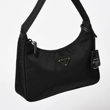 Load image into Gallery viewer, 極美品 PRADA プラダ ホーボー ワンショルダーバッグ MV515 トライアングルロゴプレート ナイロン ブラック 中古 4a004858