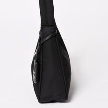 Load image into Gallery viewer, 極美品 PRADA プラダ ホーボー ワンショルダーバッグ MV515 トライアングルロゴプレート ナイロン ブラック 中古 4a004858