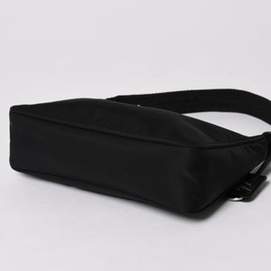 極美品 PRADA プラダ ホーボー ワンショルダーバッグ MV515 トライアングルロゴプレート ナイロン ブラック 中古 4a004858