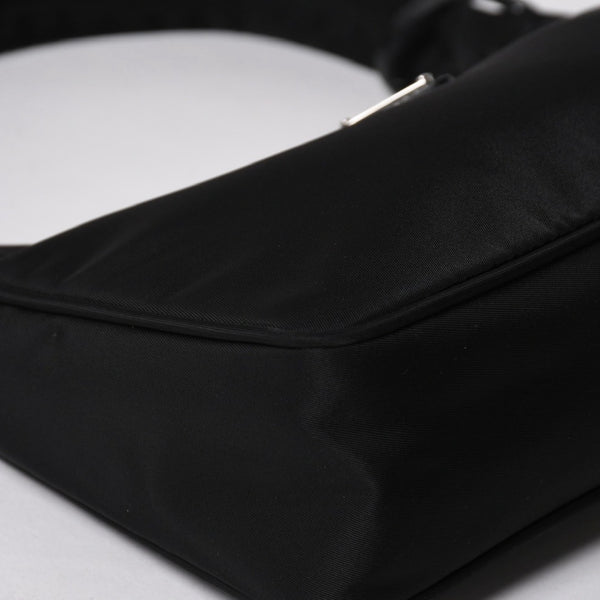 極美品 PRADA プラダ ホーボー ワンショルダーバッグ MV515 トライアングルロゴプレート ナイロン ブラック 中古 4a004858