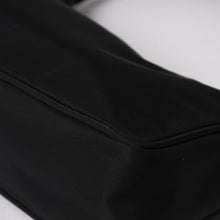 Load image into Gallery viewer, 極美品 PRADA プラダ ホーボー ワンショルダーバッグ MV515 トライアングルロゴプレート ナイロン ブラック 中古 4a004858