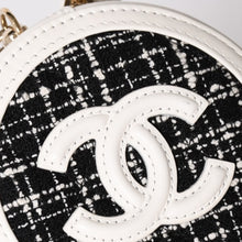 画像をギャラリービューアに読み込む, 新品同様品 CHANEL シャネル ラウンドチェーンポーチ ココマーク ランダム番台 ブラック ホワイト ツイード レザー シルバー金具 中古 4a004469