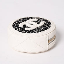 画像をギャラリービューアに読み込む, 新品同様品 CHANEL シャネル ラウンドチェーンポーチ ココマーク ランダム番台 ブラック ホワイト ツイード レザー シルバー金具 中古 4a004469