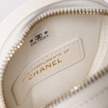 画像をギャラリービューアに読み込む, 新品同様品 CHANEL シャネル ラウンドチェーンポーチ ココマーク ランダム番台 ブラック ホワイト ツイード レザー シルバー金具 中古 4a004469
