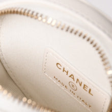 画像をギャラリービューアに読み込む, 新品同様品 CHANEL シャネル ラウンドチェーンポーチ ココマーク ランダム番台 ブラック ホワイト ツイード レザー シルバー金具 中古 4a004469