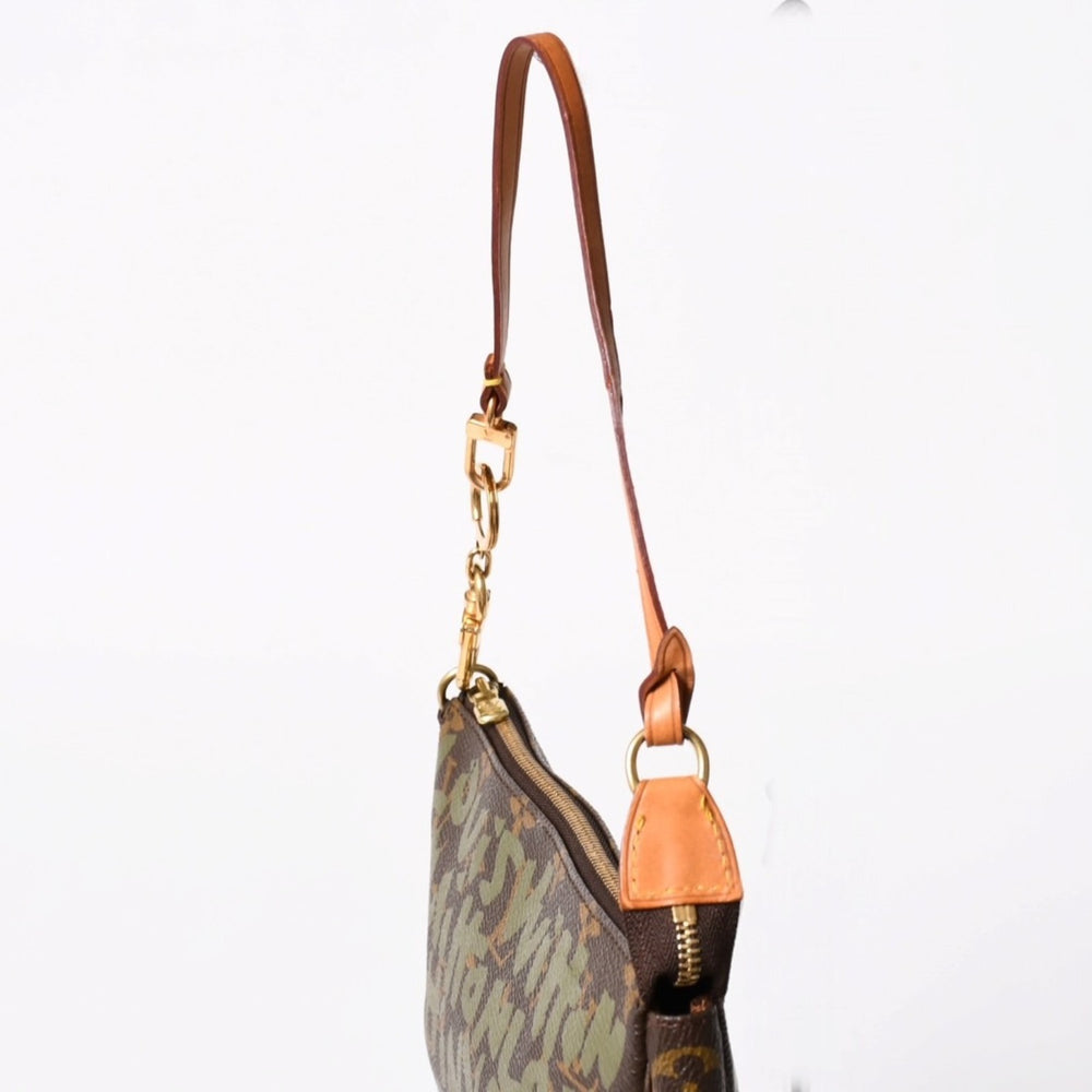 極美品 LOUIS VUITTON ルイヴィトン ポシェットアクセソワールモノグラムグラフィティ M92191 ハンドバッグ カーキ 中古 4a004856