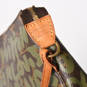 極美品 LOUIS VUITTON ルイヴィトン ポシェットアクセソワールモノグラムグラフィティ M92191 ハンドバッグ カーキ 中古 4a004856
