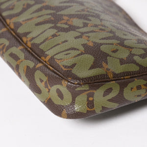 極美品 LOUIS VUITTON ルイヴィトン ポシェットアクセソワールモノグラムグラフィティ M92191 ハンドバッグ カーキ 中古 4a004856