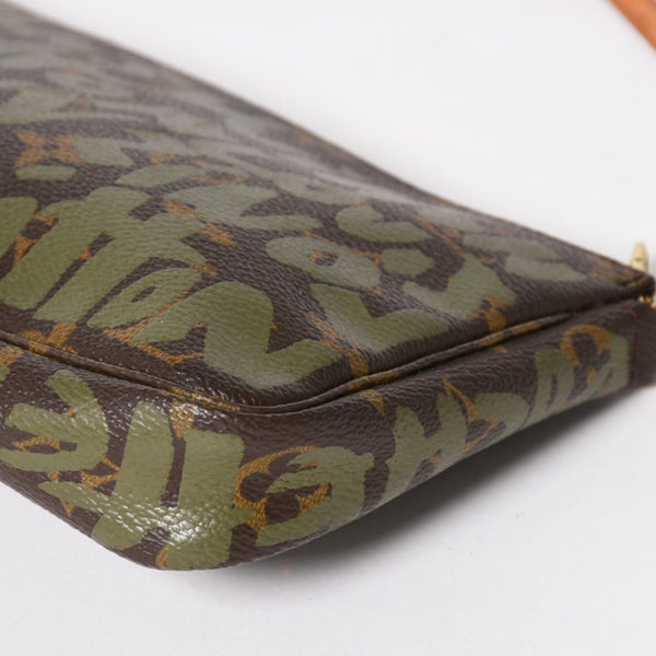 極美品 LOUIS VUITTON ルイヴィトン ポシェットアクセソワールモノグラムグラフィティ M92191 ハンドバッグ カーキ 中古 4a004856