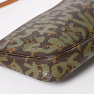 極美品 LOUIS VUITTON ルイヴィトン ポシェットアクセソワールモノグラムグラフィティ M92191 ハンドバッグ カーキ 中古 4a004856