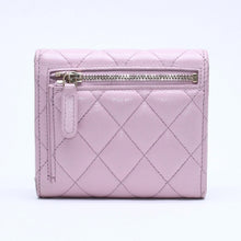 Load image into Gallery viewer, CHANEL シャネル コンパクトウォレット 三つ折り財布 ランダム番台 ココマーク キャビアスキン ピンク ゴールド金具 美品 中古 4a005095