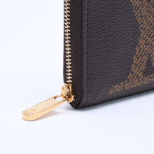 Load image into Gallery viewer, 極美品 LOUIS VUITTON ルイヴィトン M69354 ジッピーコインパース モノグラム・ジャイアント コインケース 小銭入れ ブラウン 中古 4a005086
