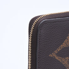 Load image into Gallery viewer, 極美品 LOUIS VUITTON ルイヴィトン M69354 ジッピーコインパース モノグラム・ジャイアント コインケース 小銭入れ ブラウン 中古 4a005086