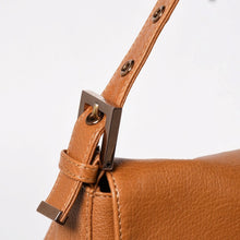 Load image into Gallery viewer, FENDI フェンディ ワンショルダーバッグ マンマバケット キャラメルブラウン シルバー金具 本革 8BR030 美品 中古 4a004861