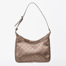 Load image into Gallery viewer, 極美品 LOUIS VUITTON ルイヴィトン モノグラムサテン リトルブローニュ ショルダーバッグ M92143 ベージュ サテン生地 レザー シルバー金具 中古 4a005263