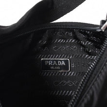 Load image into Gallery viewer, 極美品 PRADA プラダ ホーボー ワンショルダーバッグ MV515 トライアングルロゴプレート ナイロン ブラック 中古 4a004858